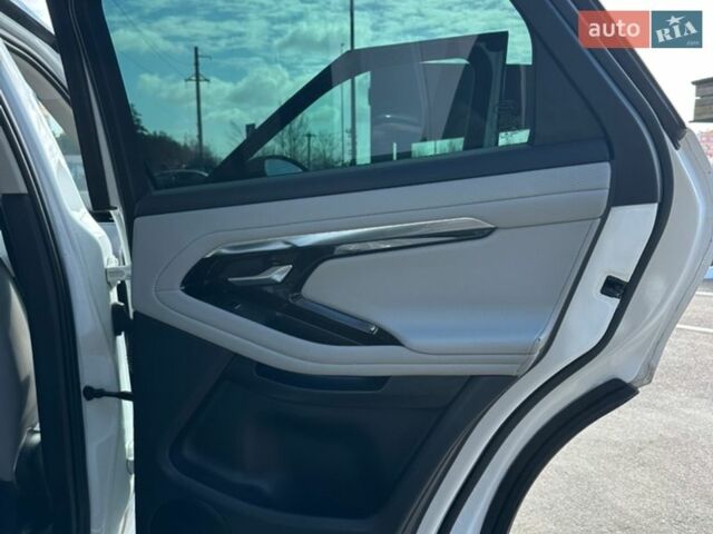 Белый Ленд Ровер Рендж Ровер Эвок, объемом двигателя 2 л и пробегом 135 тыс. км за 36000 $, фото 32 на Automoto.ua