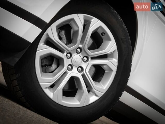 Белый Ленд Ровер Рендж Ровер Эвок, объемом двигателя 2 л и пробегом 88 тыс. км за 28000 $, фото 7 на Automoto.ua