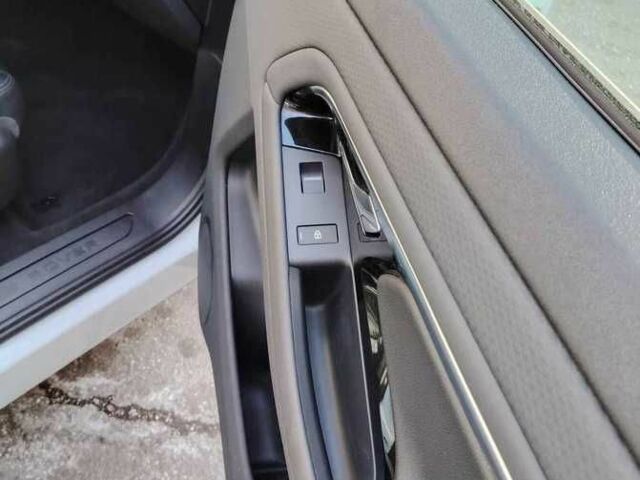 Белый Ленд Ровер Рендж Ровер Эвок, объемом двигателя 2 л и пробегом 45 тыс. км за 20000 $, фото 16 на Automoto.ua