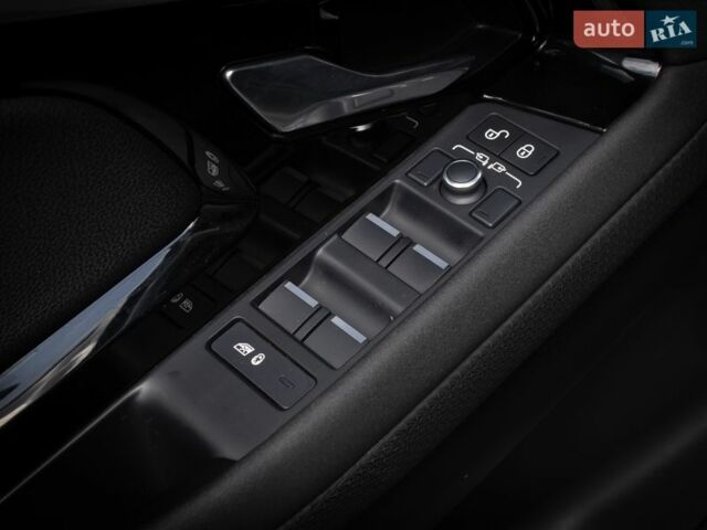 Белый Ленд Ровер Рендж Ровер Эвок, объемом двигателя 2 л и пробегом 88 тыс. км за 28000 $, фото 35 на Automoto.ua