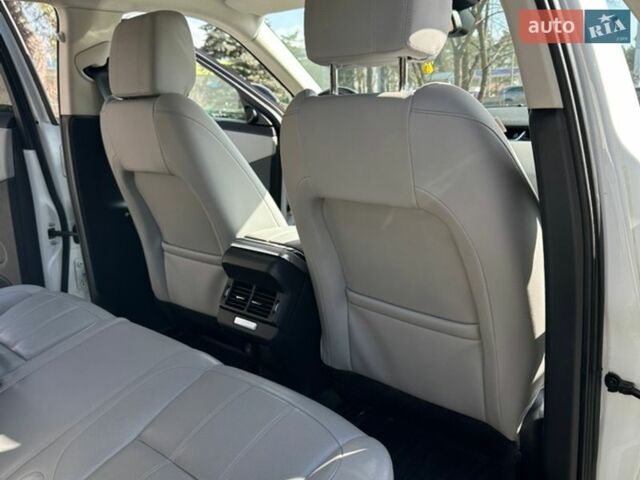 Белый Ленд Ровер Рендж Ровер Эвок, объемом двигателя 2 л и пробегом 135 тыс. км за 36000 $, фото 37 на Automoto.ua