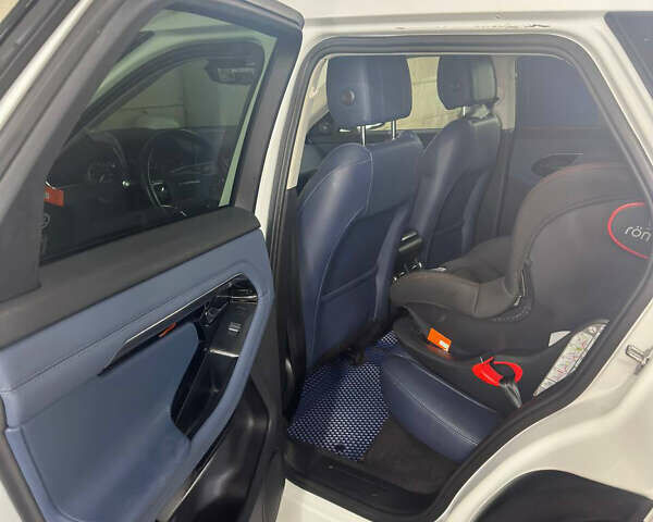 Белый Ленд Ровер Рендж Ровер Эвок, объемом двигателя 2 л и пробегом 49 тыс. км за 37300 $, фото 7 на Automoto.ua