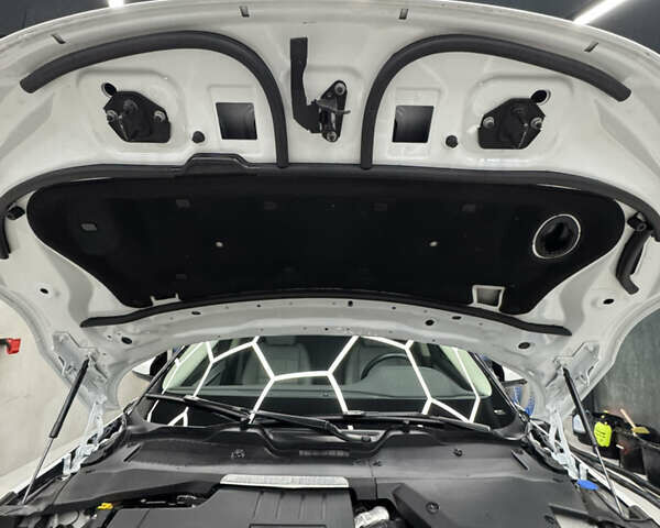 Білий Ленд Ровер Рендж Ровер Евок, об'ємом двигуна 2 л та пробігом 37 тис. км за 46000 $, фото 3 на Automoto.ua