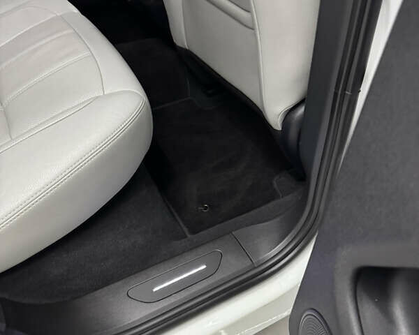 Білий Ленд Ровер Рендж Ровер Евок, об'ємом двигуна 2 л та пробігом 37 тис. км за 46000 $, фото 15 на Automoto.ua