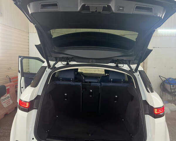 Белый Ленд Ровер Рендж Ровер Эвок, объемом двигателя 2 л и пробегом 49 тыс. км за 37300 $, фото 6 на Automoto.ua