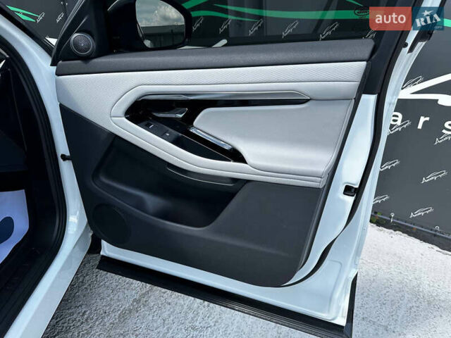 Білий Ленд Ровер Рендж Ровер Евок, об'ємом двигуна 2 л та пробігом 49 тис. км за 41999 $, фото 16 на Automoto.ua