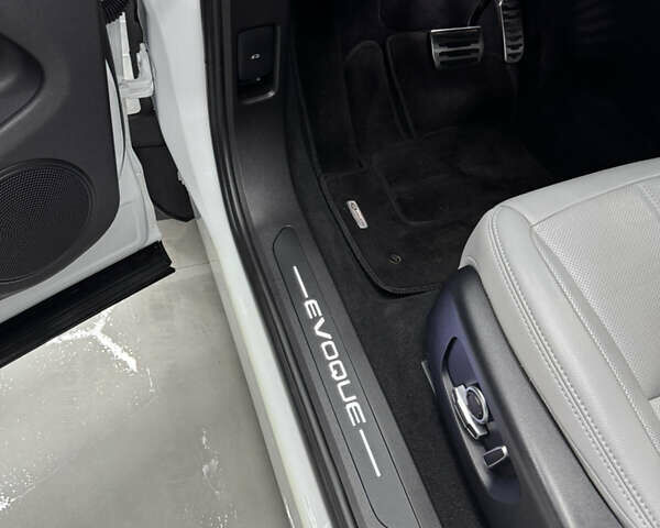 Білий Ленд Ровер Рендж Ровер Евок, об'ємом двигуна 2 л та пробігом 37 тис. км за 46000 $, фото 37 на Automoto.ua