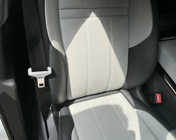 Белый Ленд Ровер Рендж Ровер Эвок, объемом двигателя 0 л и пробегом 45 тыс. км за 48000 $, фото 5 на Automoto.ua