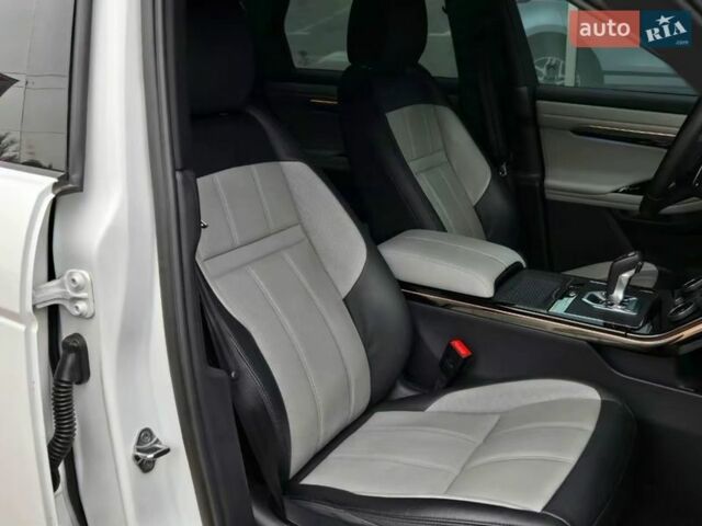 Белый Ленд Ровер Рендж Ровер Эвок, объемом двигателя 2 л и пробегом 34 тыс. км за 49900 $, фото 20 на Automoto.ua
