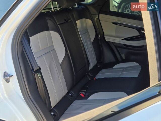 Білий Ленд Ровер Рендж Ровер Евок, об'ємом двигуна 2 л та пробігом 37 тис. км за 44900 $, фото 21 на Automoto.ua