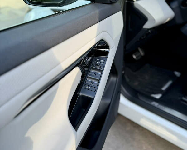 Білий Ленд Ровер Рендж Ровер Евок, об'ємом двигуна 2 л та пробігом 41 тис. км за 55000 $, фото 4 на Automoto.ua