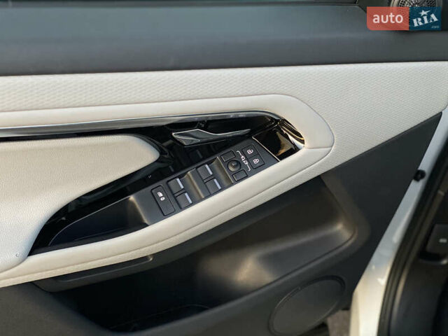 Белый Ленд Ровер Рендж Ровер Эвок, объемом двигателя 2 л и пробегом 41 тыс. км за 51990 $, фото 13 на Automoto.ua