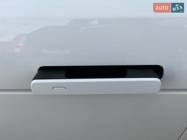 Белый Ленд Ровер Рендж Ровер Эвок, объемом двигателя 2 л и пробегом 41 тыс. км за 51990 $, фото 11 на Automoto.ua