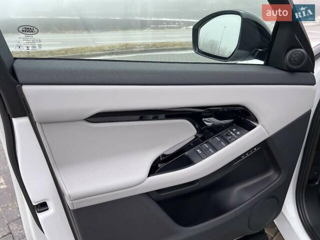 Белый Ленд Ровер Рендж Ровер Эвок, объемом двигателя 2 л и пробегом 33 тыс. км за 48900 $, фото 10 на Automoto.ua