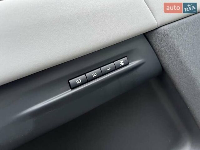 Белый Ленд Ровер Рендж Ровер Эвок, объемом двигателя 2 л и пробегом 33 тыс. км за 48900 $, фото 12 на Automoto.ua