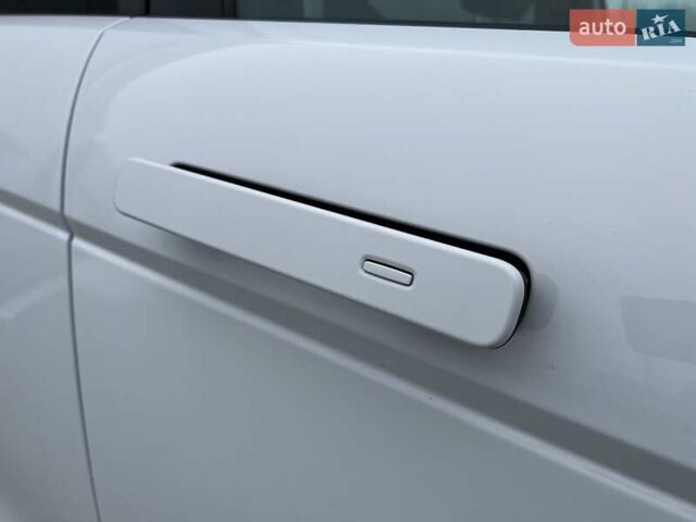 Белый Ленд Ровер Рендж Ровер Эвок, объемом двигателя 2 л и пробегом 33 тыс. км за 48900 $, фото 30 на Automoto.ua