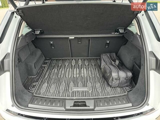 Белый Ленд Ровер Рендж Ровер Эвок, объемом двигателя 2 л и пробегом 7 тыс. км за 59900 $, фото 31 на Automoto.ua