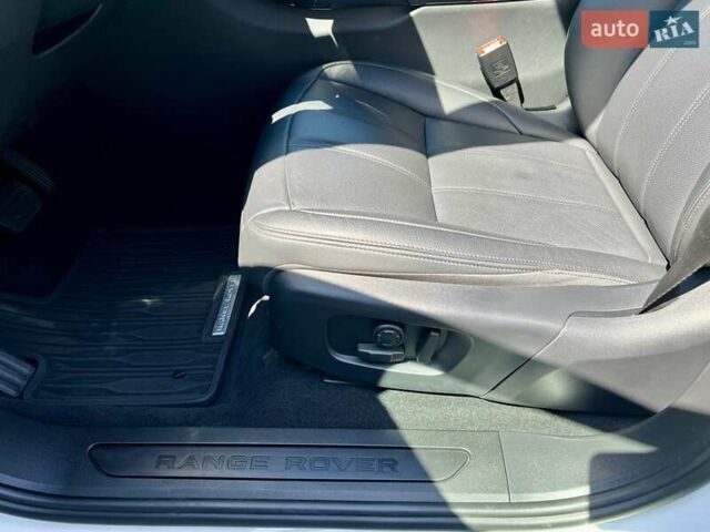 Білий Ленд Ровер Рендж Ровер Евок, об'ємом двигуна 2 л та пробігом 13 тис. км за 55900 $, фото 23 на Automoto.ua