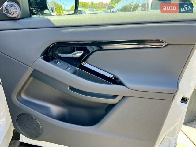 Белый Ленд Ровер Рендж Ровер Эвок, объемом двигателя 2 л и пробегом 13 тыс. км за 56900 $, фото 49 на Automoto.ua