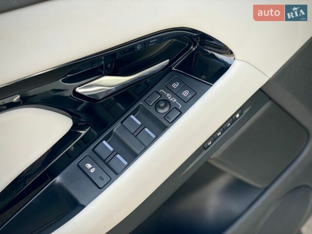 Білий Ленд Ровер Рендж Ровер Евок, об'ємом двигуна 2 л та пробігом 13 тис. км за 54900 $, фото 15 на Automoto.ua