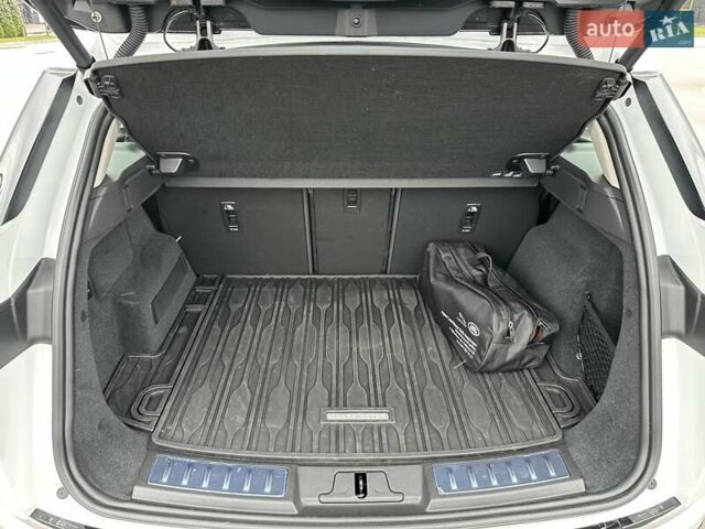 Белый Ленд Ровер Рендж Ровер Эвок, объемом двигателя 2 л и пробегом 10 тыс. км за 62900 $, фото 31 на Automoto.ua