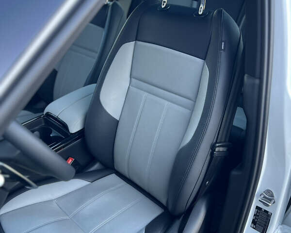 Белый Ленд Ровер Рендж Ровер Эвок, объемом двигателя 2 л и пробегом 8 тыс. км за 64900 $, фото 8 на Automoto.ua