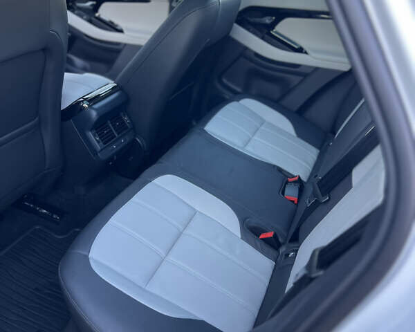 Белый Ленд Ровер Рендж Ровер Эвок, объемом двигателя 2 л и пробегом 8 тыс. км за 64900 $, фото 9 на Automoto.ua