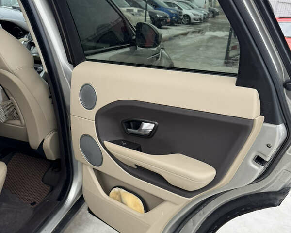 Бежевый Ленд Ровер Рендж Ровер Эвок, объемом двигателя 2 л и пробегом 246 тыс. км за 14500 $, фото 35 на Automoto.ua