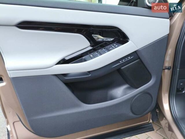 Бежевый Ленд Ровер Рендж Ровер Эвок, объемом двигателя 2 л и пробегом 32 тыс. км за 57034 $, фото 20 на Automoto.ua