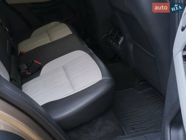 Бежевый Ленд Ровер Рендж Ровер Эвок, объемом двигателя 2 л и пробегом 32 тыс. км за 57034 $, фото 24 на Automoto.ua