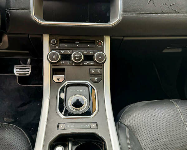 Черный Ленд Ровер Рендж Ровер Эвок, объемом двигателя 2 л и пробегом 30 тыс. км за 14999 $, фото 16 на Automoto.ua