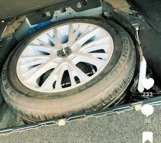 Черный Ленд Ровер Рендж Ровер Эвок, объемом двигателя 5 л и пробегом 210 тыс. км за 15850 $, фото 6 на Automoto.ua