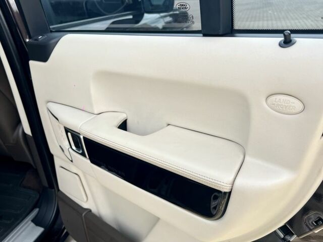 Чорний Ленд Ровер Рендж Ровер Евок, об'ємом двигуна 4.4 л та пробігом 190 тис. км за 28000 $, фото 11 на Automoto.ua