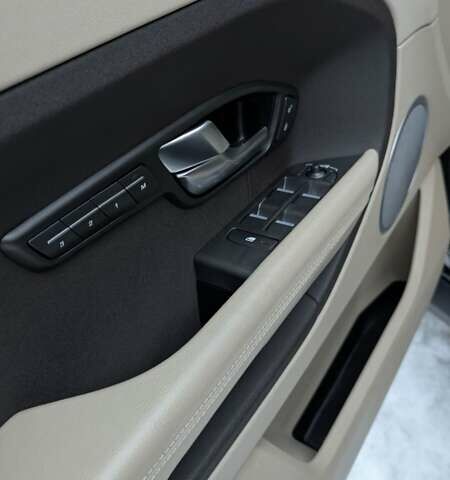 Черный Ленд Ровер Рендж Ровер Эвок, объемом двигателя 2 л и пробегом 229 тыс. км за 16333 $, фото 28 на Automoto.ua