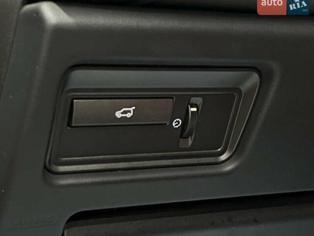 Чорний Ленд Ровер Рендж Ровер Евок, об'ємом двигуна 2 л та пробігом 125 тис. км за 17499 $, фото 7 на Automoto.ua