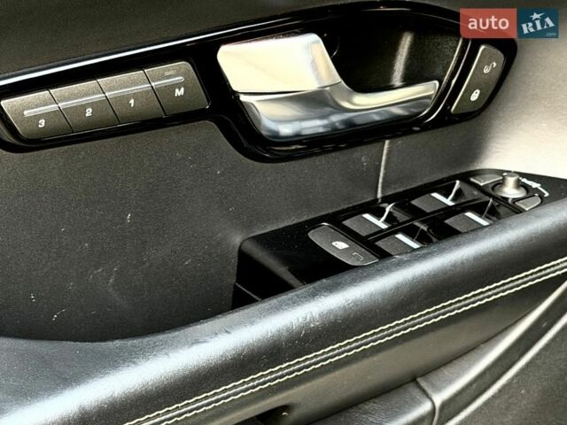 Черный Ленд Ровер Рендж Ровер Эвок, объемом двигателя 2.2 л и пробегом 165 тыс. км за 18000 $, фото 12 на Automoto.ua