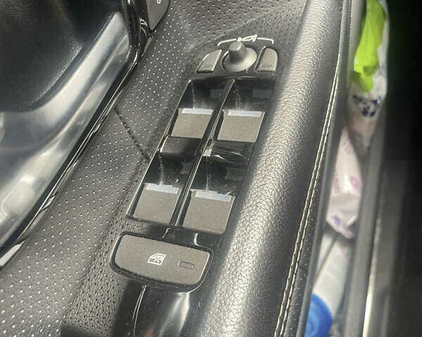 Чорний Ленд Ровер Рендж Ровер Евок, об'ємом двигуна 0 л та пробігом 146 тис. км за 18300 $, фото 13 на Automoto.ua