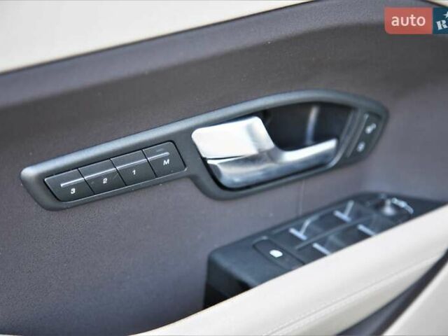 Чорний Ленд Ровер Рендж Ровер Евок, об'ємом двигуна 2.2 л та пробігом 153 тис. км за 23000 $, фото 19 на Automoto.ua