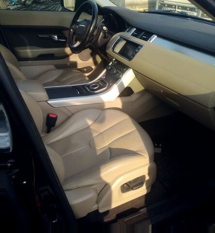 Черный Ленд Ровер Рендж Ровер Эвок, объемом двигателя 2.18 л и пробегом 235 тыс. км за 18700 $, фото 2 на Automoto.ua