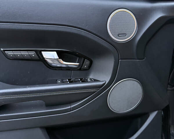 Чорний Ленд Ровер Рендж Ровер Евок, об'ємом двигуна 2.18 л та пробігом 164 тис. км за 18500 $, фото 6 на Automoto.ua