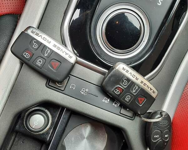 Черный Ленд Ровер Рендж Ровер Эвок, объемом двигателя 2 л и пробегом 122 тыс. км за 17002 $, фото 35 на Automoto.ua