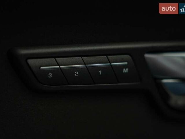 Чорний Ленд Ровер Рендж Ровер Евок, об'ємом двигуна 2.18 л та пробігом 150 тис. км за 18500 $, фото 17 на Automoto.ua