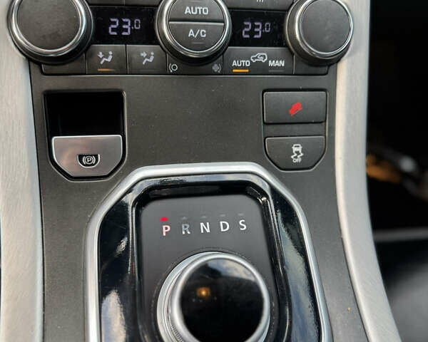 Черный Ленд Ровер Рендж Ровер Эвок, объемом двигателя 2 л и пробегом 210 тыс. км за 13999 $, фото 16 на Automoto.ua