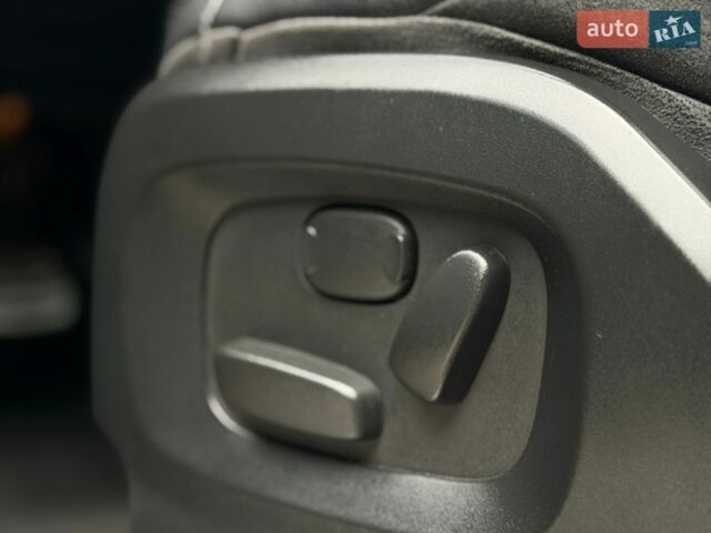 Чорний Ленд Ровер Рендж Ровер Евок, об'ємом двигуна 2.18 л та пробігом 251 тис. км за 14800 $, фото 69 на Automoto.ua