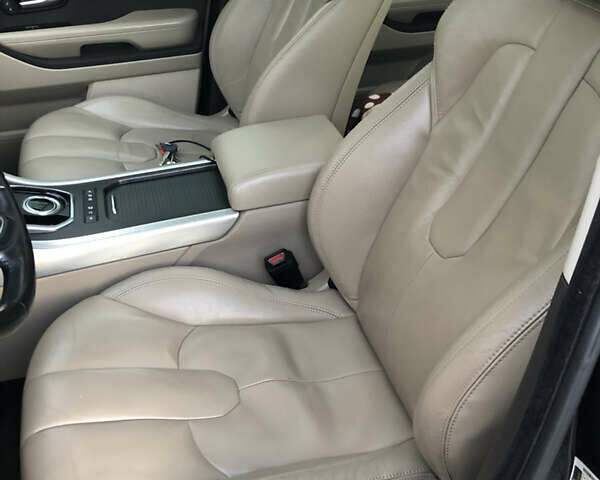 Ленд Ровер Рендж Ровер Эвок 2013 в Львове на Automoto.ua Черный Ленд Ровер Рендж Ровер Эвок, объемом двигателя 2 л и пробегом 178 тыс. км за 18500 $, фото 9 на Automoto.ua