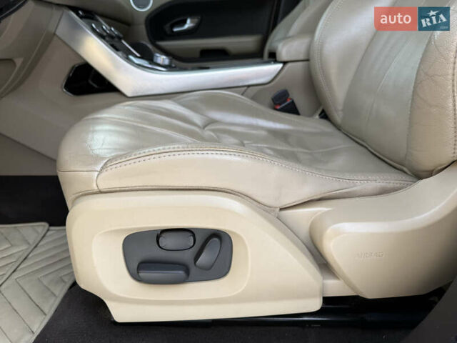 Чорний Ленд Ровер Рендж Ровер Евок, об'ємом двигуна 2.18 л та пробігом 182 тис. км за 18500 $, фото 12 на Automoto.ua