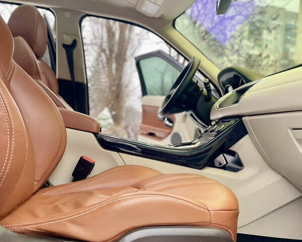 Чорний Ленд Ровер Рендж Ровер Евок, об'ємом двигуна 2 л та пробігом 145 тис. км за 13500 $, фото 22 на Automoto.ua