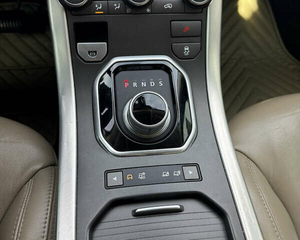 Чорний Ленд Ровер Рендж Ровер Евок, об'ємом двигуна 2.18 л та пробігом 182 тис. км за 18500 $, фото 24 на Automoto.ua