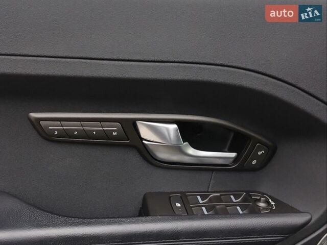 Чорний Ленд Ровер Рендж Ровер Евок, об'ємом двигуна 2 л та пробігом 151 тис. км за 15700 $, фото 16 на Automoto.ua