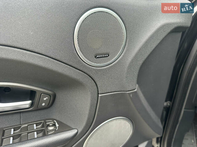 Чорний Ленд Ровер Рендж Ровер Евок, об'ємом двигуна 2 л та пробігом 151 тис. км за 15800 $, фото 10 на Automoto.ua